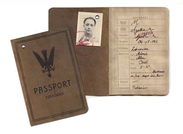 passport-1800px-900x658